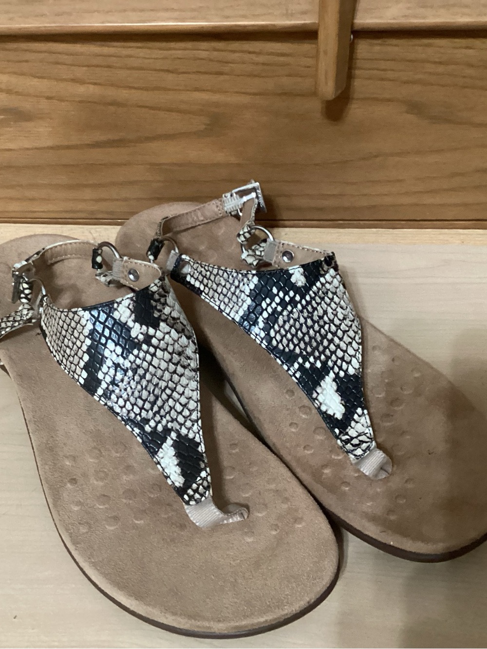 Vionic T-Strap Sandals in Black and Beige Snake Print